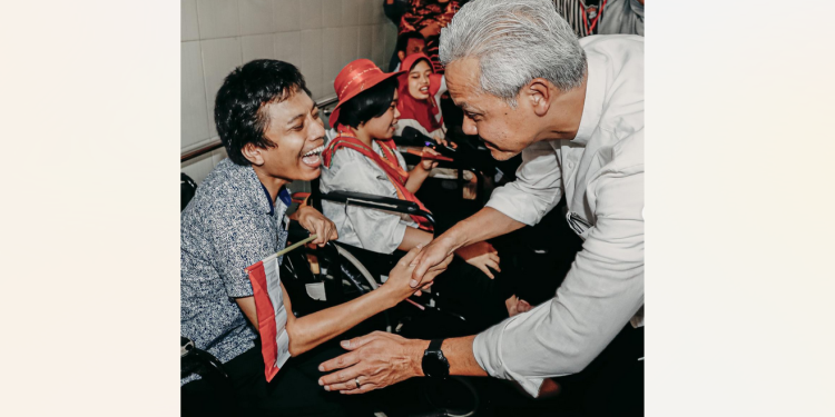 Calon presiden Ganjar Pranowo saat bertemu dengan anak-anak berkebutuhan khusus yang menyambutnya dengan gembira (sumber: Instagram @ganjar_pranowo)