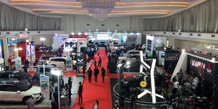 Pameran otomotif GIIAS 2023 di Kota Semarang disambut antusias masyarakat, Rabu (18/10/2023) (sumber: panduga.id)