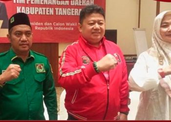 Sejumlah pimpinan partai koalisi berfoto usai pembentukan TPD Ganjar-Mahfud di Tangerang, Rabu (1/11/2023). (dok. istimewa)