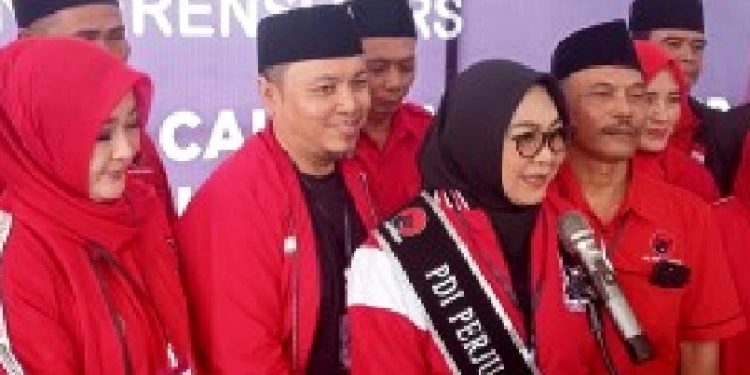 Ketua DPC PDI Perjuangan Jombang Sadarestuwati, saat mengisi rapat koordinasi dengan partai pengusung Capres dan Cawapres, Ganjar Pranowo dan Mahfud MD, di Jombang, beberapa waktu lalu. (dok PDIP Jombang)
