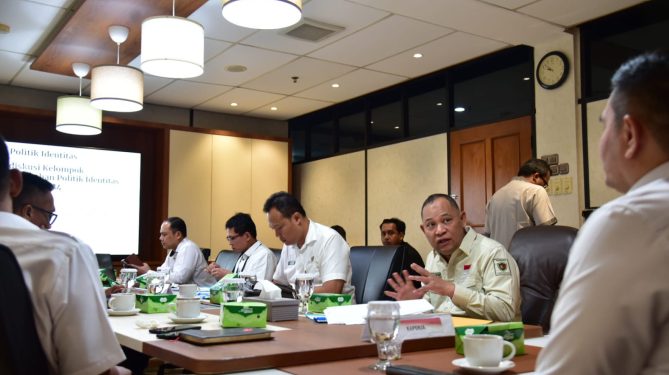 Anggota Bawaslu Totok Hariyono saat menjadi narasumber dalam diskusi yang diadakan Dewan Ketahanan Nasional, beberapa waktu lalu. (Dok Bawaslu RI)