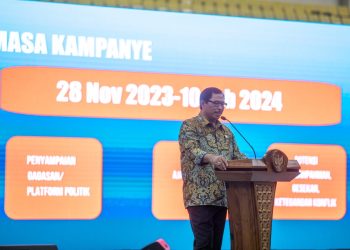 Pj Gubernur Jateng Nana Sudjana saat mengikuti deklarasi pemilu damai di Kota Semarang, Minggu (26/11/2023). (dok. Panduga)