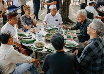 Ganjar Pranowo mulai berdiskusi dengan para petani untuk mendapatkan data yang digunakan sebagai program kedaulatan pangan (dok. istimewa)