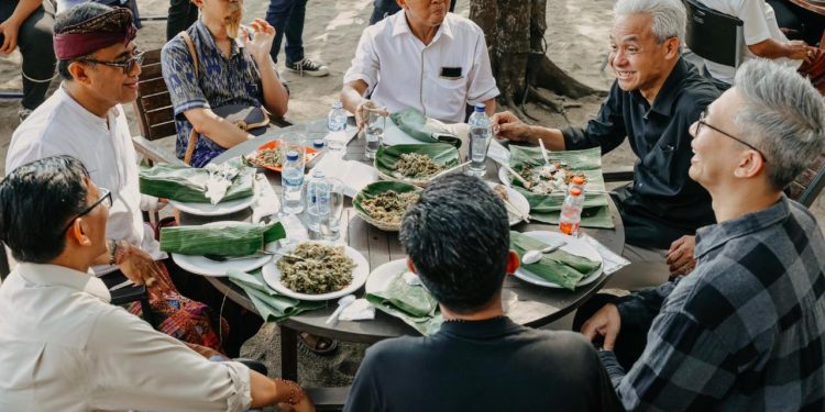 Ganjar Pranowo mulai berdiskusi dengan para petani untuk mendapatkan data yang digunakan sebagai program kedaulatan pangan (dok. istimewa)