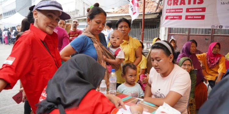 Tim Pemenangan Nasional Ganjar-Mahfud mengasakan pengobatan gratis untuk masyarakat Jakarta beberapa waktu lalu. (Dok Relawan Ganjar)