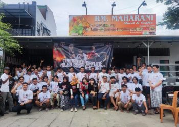 Sejumlah peserta Turnamen Mobile Legends Saga E-Sports berfoto bersama, beberapa waktu lalu. (Dok Sahabat Ganjar)