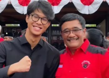 Alam Ganjar saat berfoto dengan Ketua DPP PDIP Bidang Ideologi dan Kaderisasi Djarot Saiful Hidayat (dok. PDIP)