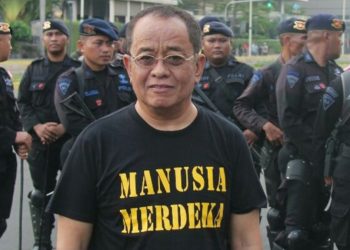 Said Didu mengkritisi hasil survei Indo Barometer yang menyebut intelektual Mahfud MD lebih rendah dari Gibran (dok. Twitter @msaid_didu)