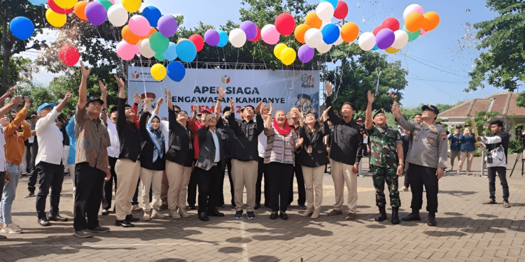 Apel Siaga Pengawasan Kampanye Pemilu 2024 di Halaman Kantor Kecamatan Mijen, Kota Semarang, Minggu (19/11/2023). (dok. Istimewa)