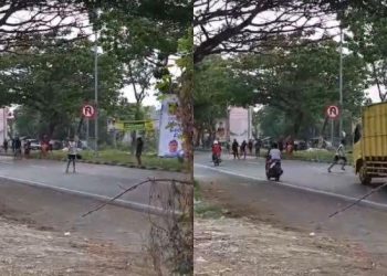 Tangkapan layar video viral kawanan remaja hadang truk di Jembatan Suramadu. (dok. @wecarebangkalanmadura)