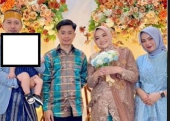 Tangkapan layar video viral tunangan dengan tante sendiri. (dok. Tiktok @andirizkywulandarii)