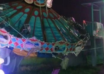 Tangkapan layar video viral, wahana permainan ambruk. (dok. Tiktok @beritatentangbanyuwangi_)