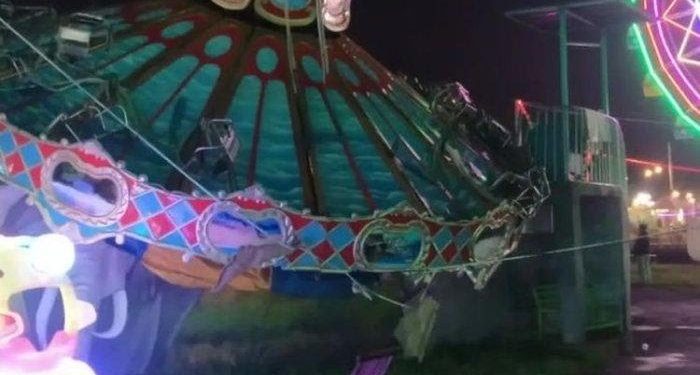 Tangkapan layar video viral, wahana permainan ambruk. (dok. Tiktok @beritatentangbanyuwangi_)