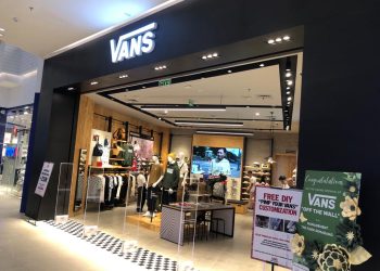 Vans membuka gerai resmi di The Park Mall Semarang, Jumat (15/12/2023). (dok. Panduga)