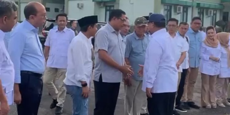 Pj Gubernur Jateng Nana Sudjana menyambut kedatangan Prabowo Subianto (dok. Panduga)