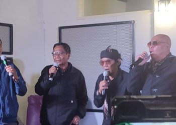 Mahfud MD saat berkunjung ke Bandung, Sabtu (9/12/2023). (Dok Tim Mahfud)