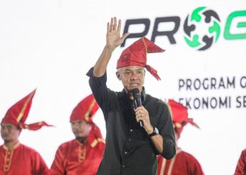 Ganjar saat berpidato di acara deklarasi Progresif di Gedung SMESCO, Jakarta Selatan, Jumat (8/12/2023). (Dok Relawan Ganjar)
