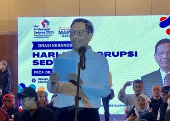 Mahfud MD saat mengisi Orasi Kebangsaan Hari Anti Korupsi Sedunia di Bandung, Jawa Barat, Sabtu (9/12/2023). (Tim Media Mahfud)