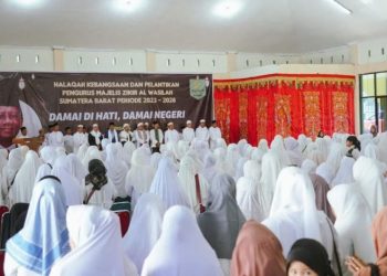 Mahfud MD saat menghadiri acara Halaqoh Kebangsaan dan Pelantikan Majelis Dzikir Al Wasilah di Asrama Haji Padang, Jalan Parupuk Tabing, Koto Tangah, Kota Padang, Sumatera Barat (Sumbar), Senin (18/12/2023). (Tim Mahfud)