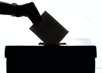 ilustrasi Pilkada 2024 (dok. Photo by Element5 Digital: https://www.pexels.com/photo/person-dropping-paper-on-box-1550337/)