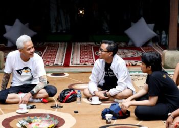 Ganjar Pranowo dan Mahfud MD bertemu dengan pendiri startup di Jakarta, Senin (8/1/2024). (dok. Istimewa)