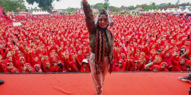 Siti Atikoh Disambut Meriah Simpatisan Pendukung Ganjar-Mahfud di Lampung. (dok. istimewa)