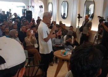 Ganjar Pranowo saat berkunjung ke Cilacap untuk menemui Gen Z, Rabu (10/1/2024). (Dok Relawan Ganjar)