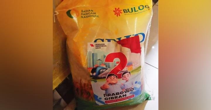Beras Bulog ditempeli stiker Prabowo-Gibran (dok. Istimewa)