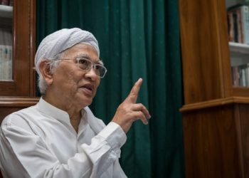 KH Mustofa Bisri atau yang karib disapa Gus Mus.