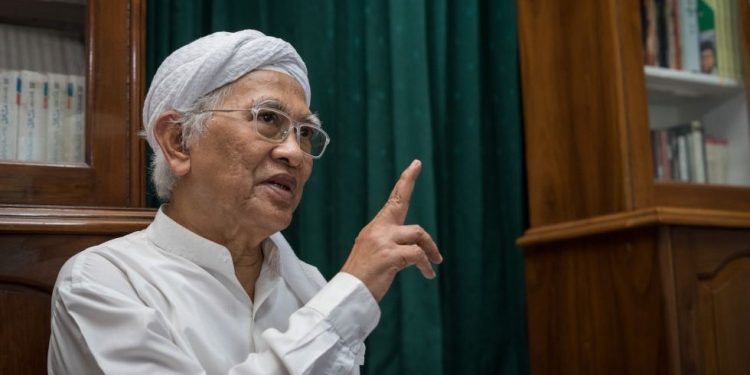 KH Mustofa Bisri atau yang karib disapa Gus Mus.