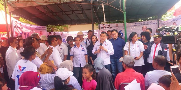 Ketua Umum Partai Perindo Hary Tanoesoedibjo saat berkunjung ke GOR Satria Kota Semarang, Senin (1/1/2024). (dok. Panduga)