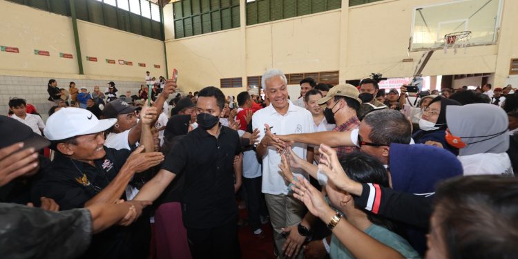 Ganjar Pranowo minta para relawan tertib agar tak memicu konflik dengan aparat negara. (dok. Panduga)