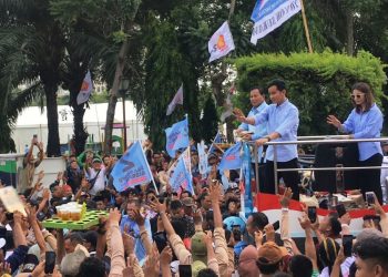 Capres dan Cawapres nomor urut 02, Prabowo Subianto - Gibran Rakabuming Raka, saat berkampanye di Semarang, Minggu (28/1/2024)