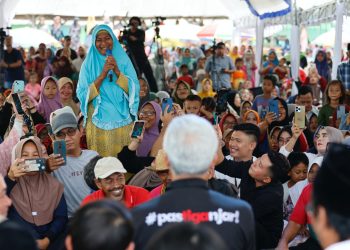 Suasana saat Ganjar berdialog atau berembuk dengan nelayan di Rembang, Jawa Tengah (dok. Tim Relawan Ganjar)