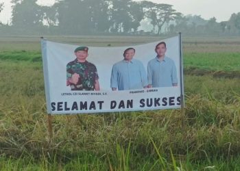 Baliho Komandan Kodim (Dandim) 0726/Sukoharjo Letkol Czi Slamet Riyadi dan Prabowo-Gibran di Sukoharjo (dok. istimewa)
