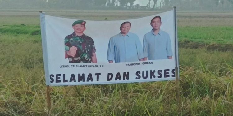 Baliho Komandan Kodim (Dandim) 0726/Sukoharjo Letkol Czi Slamet Riyadi dan Prabowo-Gibran di Sukoharjo (dok. istimewa)