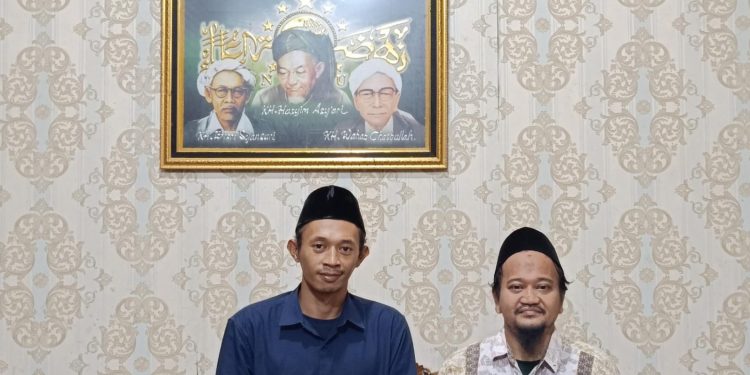 KH Abdul Wahab Yahya (Gus Wahab) yang merupakan, cucu KH Wahab Hasbullah -pendiri dan penggerak NU-.