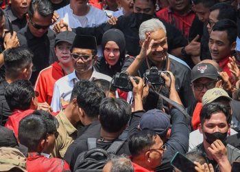 Ganjar Pranowo dan Mahfud MD saat menyapa masyarakat beberapa waktu lalu. (Dok Relawan Ganjar)