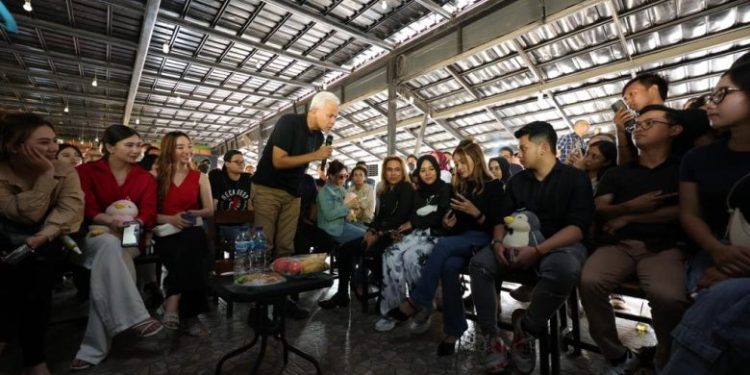 Ganjar Pranowo saat bertemu dengan kaum milenial di Jakarta beberapa waktu lalu. (Dok Relawan Ganjar)