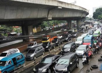 Ratusan kendaraan menjejali jalanan ibu kota Indonesia. (dok. istimewa)