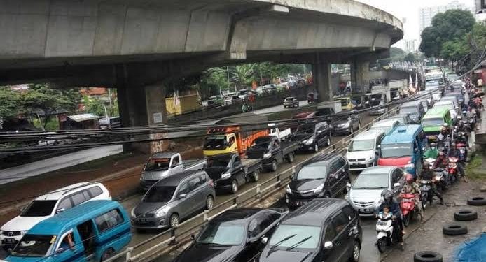 Ratusan kendaraan menjejali jalanan ibu kota Indonesia. (dok. istimewa)