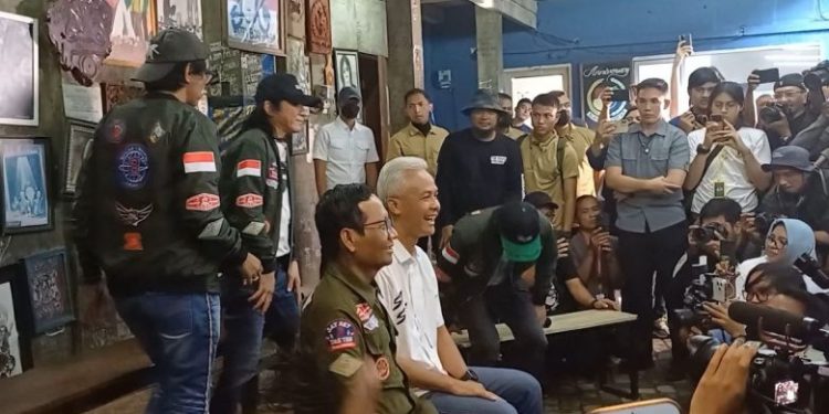 Ganjar-Mahfud saat berkunjung ke markas Slank di Jakarta, beberapa waktu lalu. (Dok Relawan Ganjar)