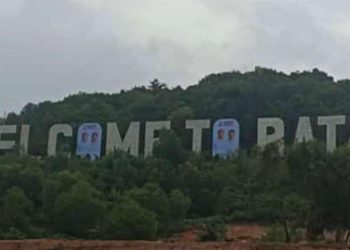 Landmark Welcome to Batam yang ditempeli baliho Prabowo-Gibran (dok. istimewa)