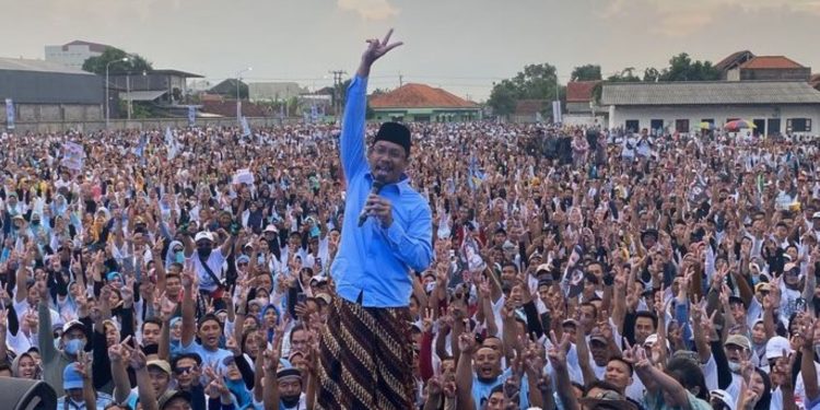Bupati Sidoarjo, Ahmad Muhdlor Ali (Gus Muhdlor), di Ponpes Bumi Shalawat Sidoarjo, Kamis (1/2/2024). Gus mUhdlor auto dukung Prabowo-GIbran setelah terseret pusaran kasus korupsi.