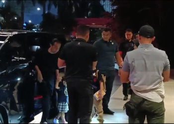 Presiden Jokowi dan cucunya menyambangi hotel kubu Prabowo-Gibran berkumpul, Sabtu (10/2/2024). (dok. istimewa)