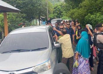 Antusiasme ratusan warga Maluku sambut kedatangan Ganjar Pranowo. (dok. istimewa)