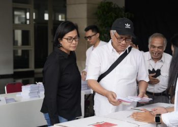 Menteri Keuangan Sri Mulyani menggunakan baju hitam saat menggunakan hak suara di Pemilu 2024, Rabu (14/2/2024). (dok. Instagram @smindrawati)