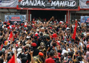 Capres 03, Ganjar Pranowo, disambut puluhan ribu orang saat berkampanye di Kabupaten Grobogan, Rabu (7/2/2024).