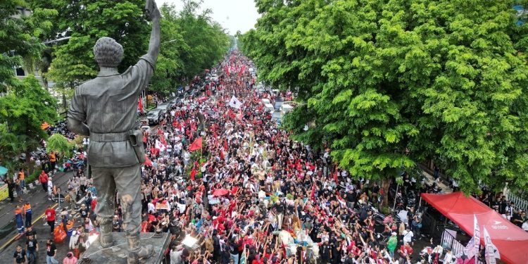 Kampanye Terakhir, Ratusan Ribu Warga Surakarta Kompak Teriakkan ‘Solo Bukan Gibran’