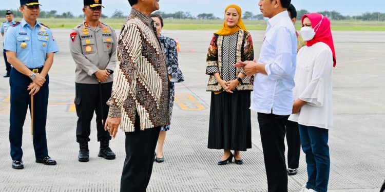 Sri Sultan Hamengkubuwana X saat bertemu Presiden Jokowi (dok. jogjaprov.go.id)